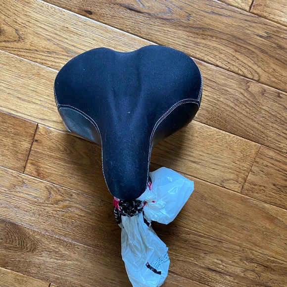 BIKE SEAT super comfy - Picture 4 of 5